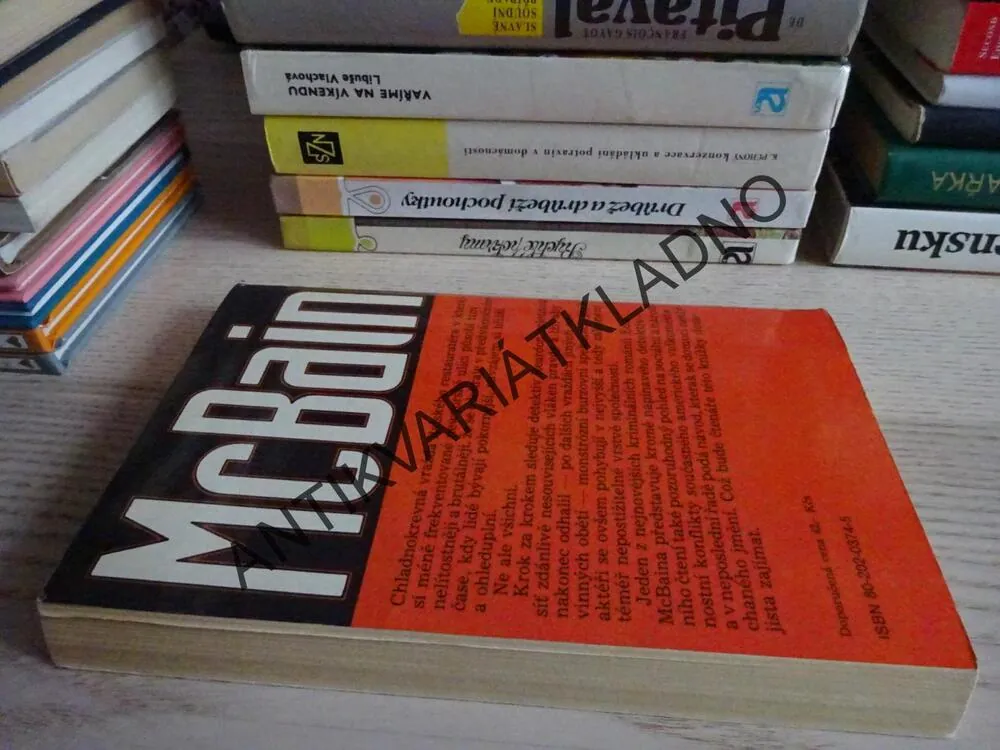 VRAŽDY POD STROMEČEK, ED MCBAIN, **an