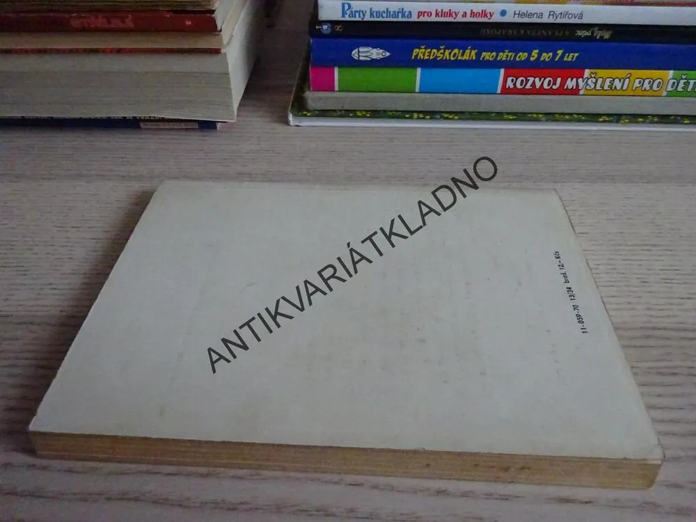 NULTÁ HODINA, AGATHA CHRISTIE, **an