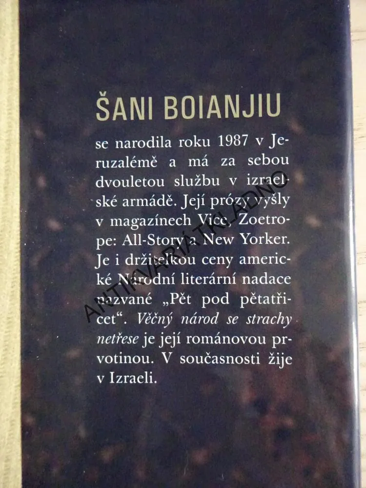 VĚČNÝ NÁROD SE STRACHY NETŘESE, ŠANI BOIANJIU, **an