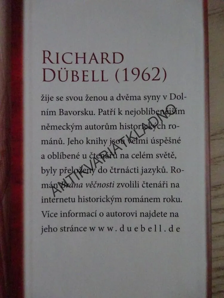 BRÁNA VĚČNOSTI, RICHARD DÜBELL, **an