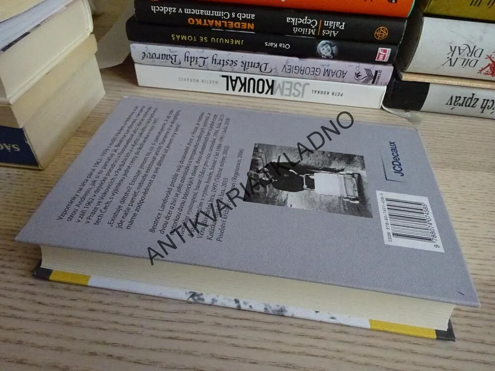 NIKDY NENÍ POZDĚ NA ŠŤASTNÉ DĚTSTVÍ, BEATRICE LANDOVSKÁ, **an
