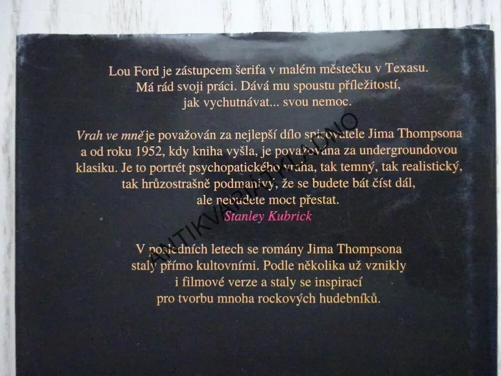 VRAH VE TMĚ, JIM THOMPSON, **an