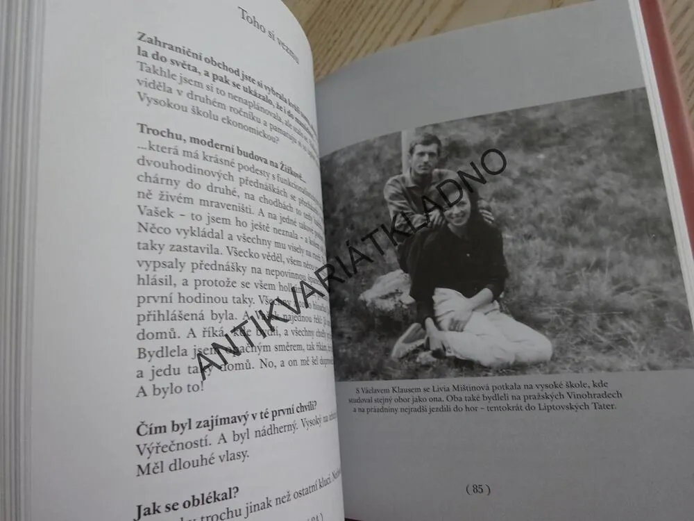 LIVIA KLAUSOVÁ, SMUTKEM NEOBTĚŽUJU, ROZHOVOR MARCELY PECHÁČKOVÉ, **an