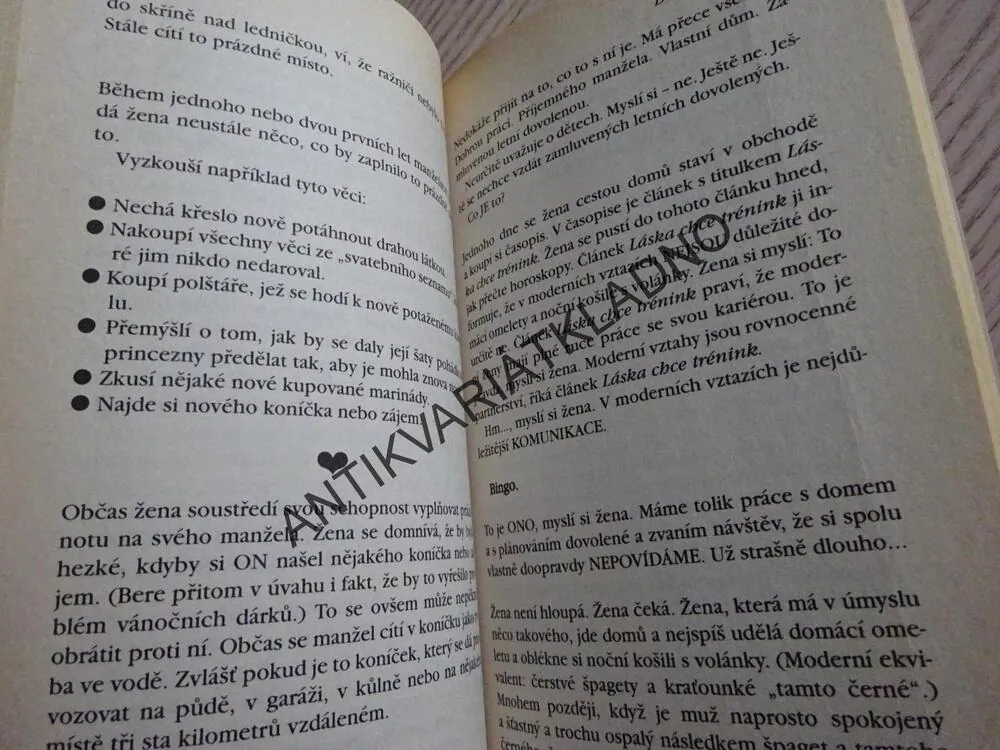 MILOSTNÉ LŽI ANEB CO MUŽI NEVĚDÍ A ŽENY NEPŘIZNAJÍ, DEBORAH MCKINLAYOVÁ, **an