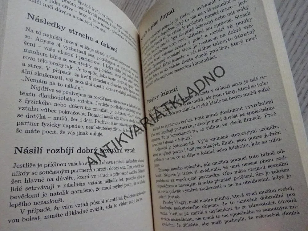 JAK SI ZAJISTIT SKVĚLÝ SEX PO ZBYTEK ŽIVOTA, VAL SAMPSONOVÁ, JULIA COLEOVÁ, **an