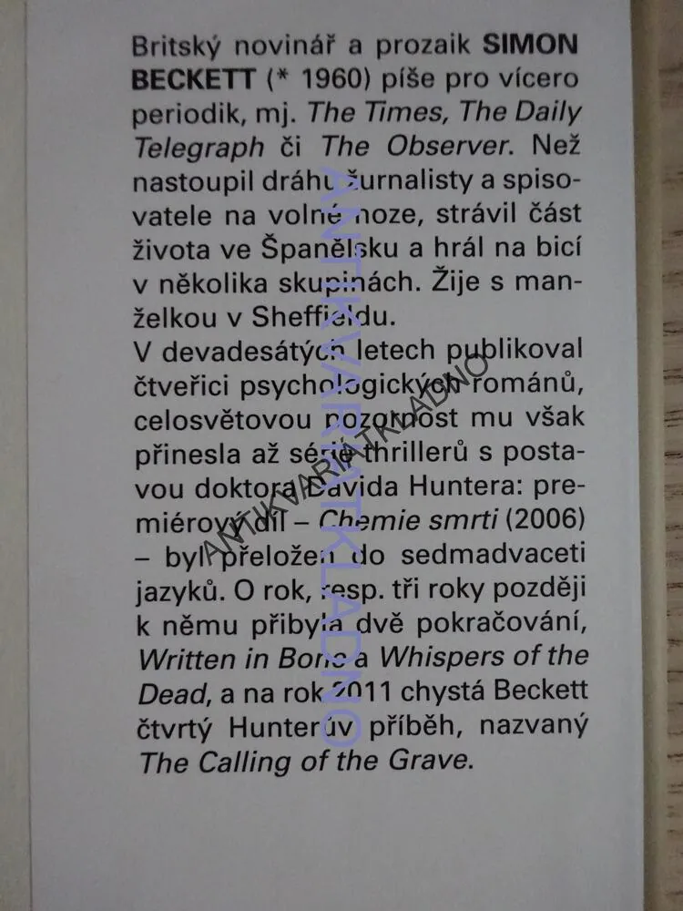 CHEMIE SMRTI, SIMON BECKETT, **an