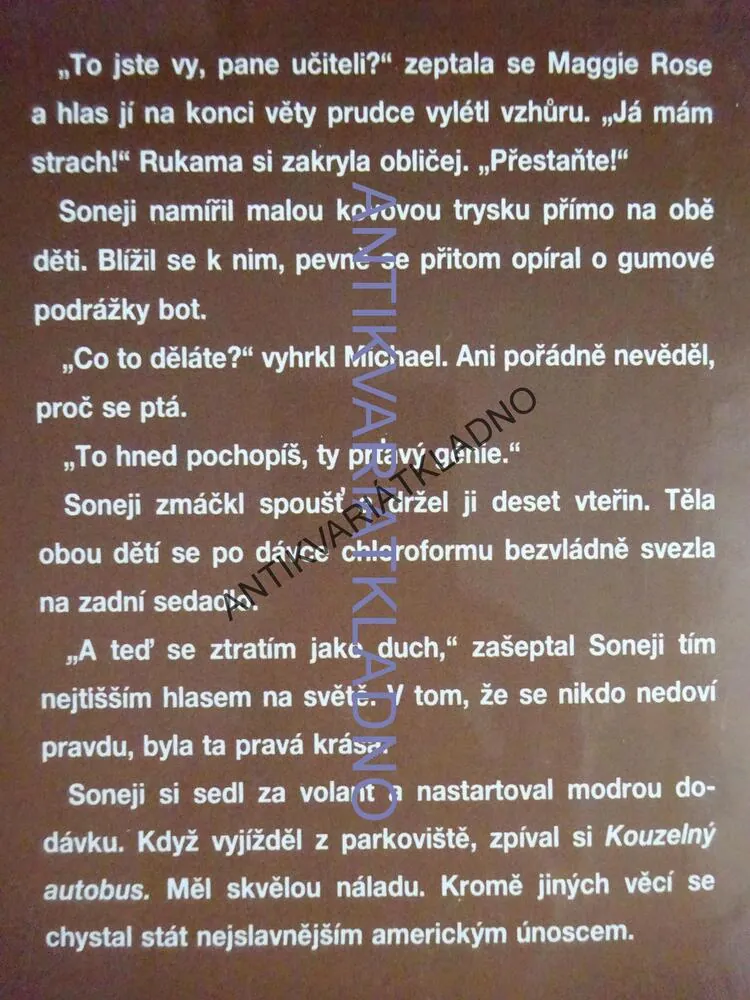A PAVOUK PŘICHÁZÍ, JAMES PATTERSON, **an