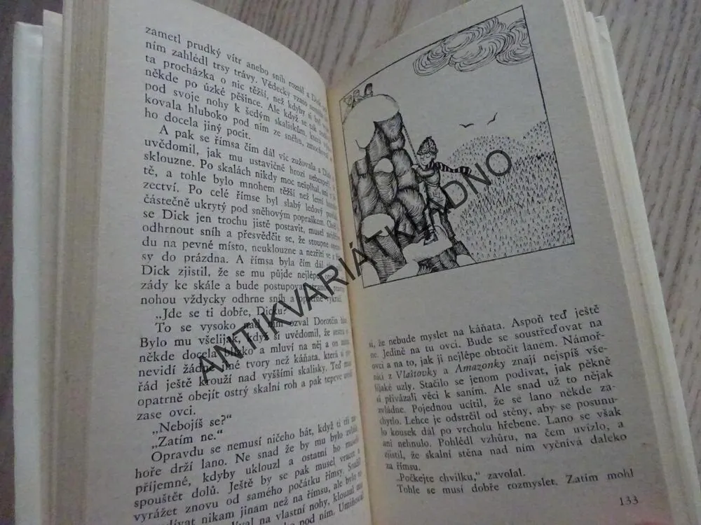 ZAMRZLÁ LOĎ KAPITÁNA FLINTA, ARTHUR RANSOME, **an