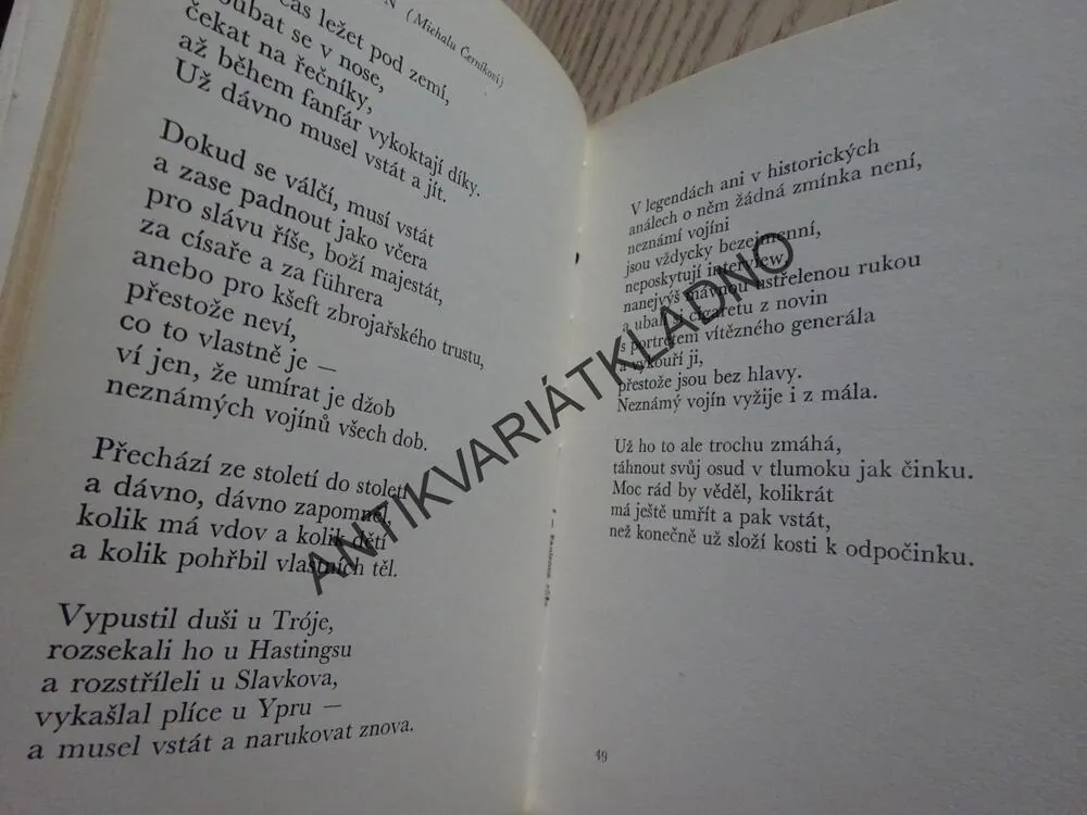 PAPÍROVÉ RŮŽE, JIŘÍ ŽÁČEK, **an