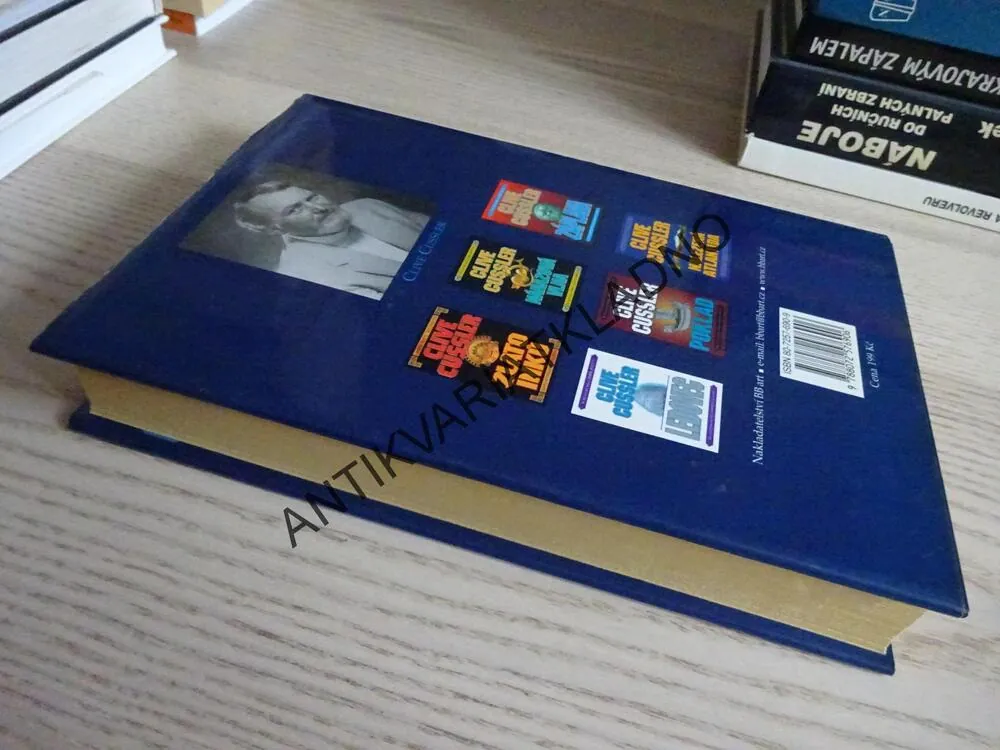 OPEŘENÝ HAD, CLIVE CUSSLER, **an