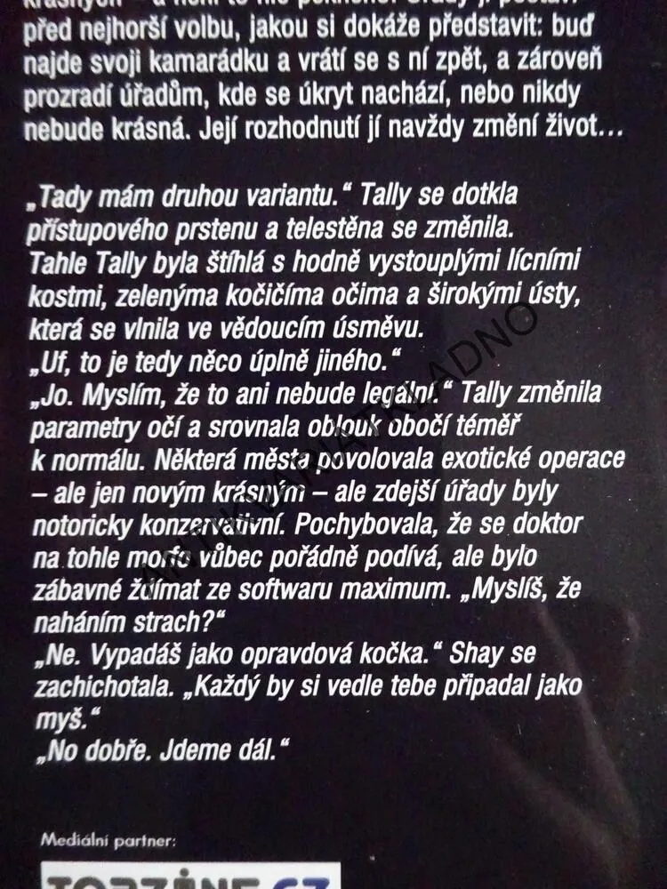 OŠKLIVÍ, SCOTT WESTERFELD, **an