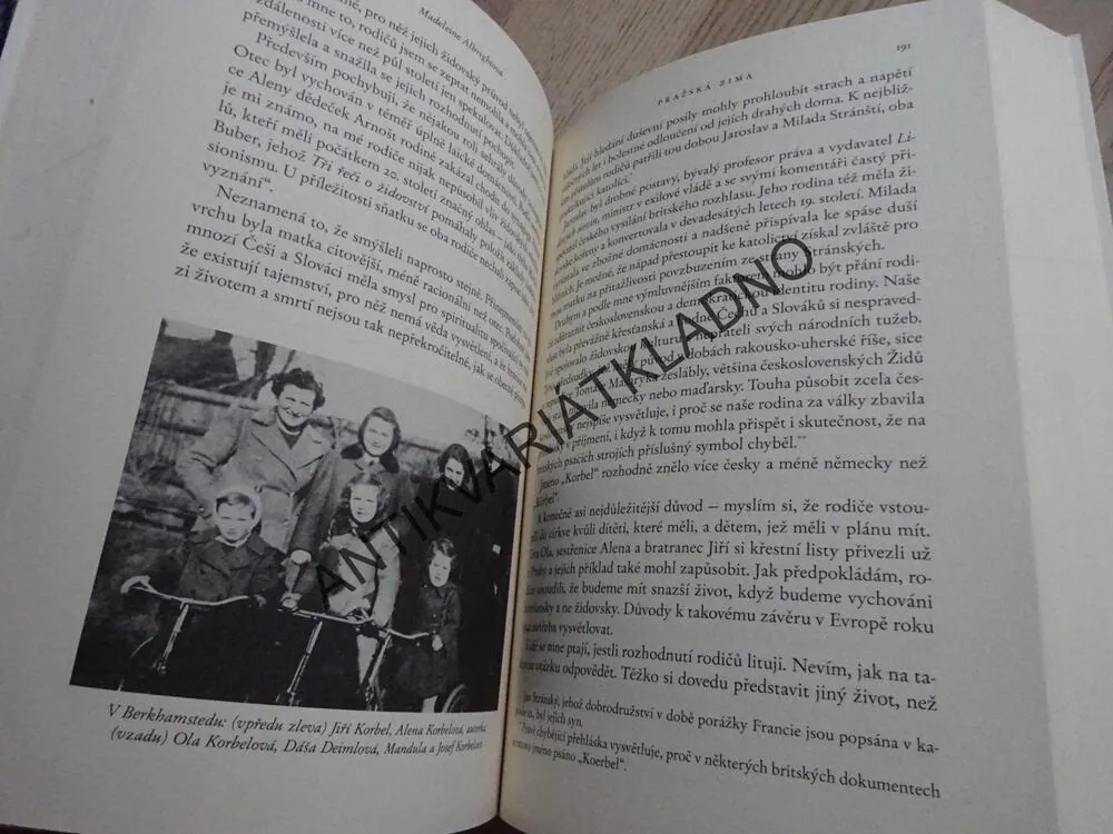 PRAŽSKÁ ZIMA, MADELEINE ALBRIGHTOVÁ, **an