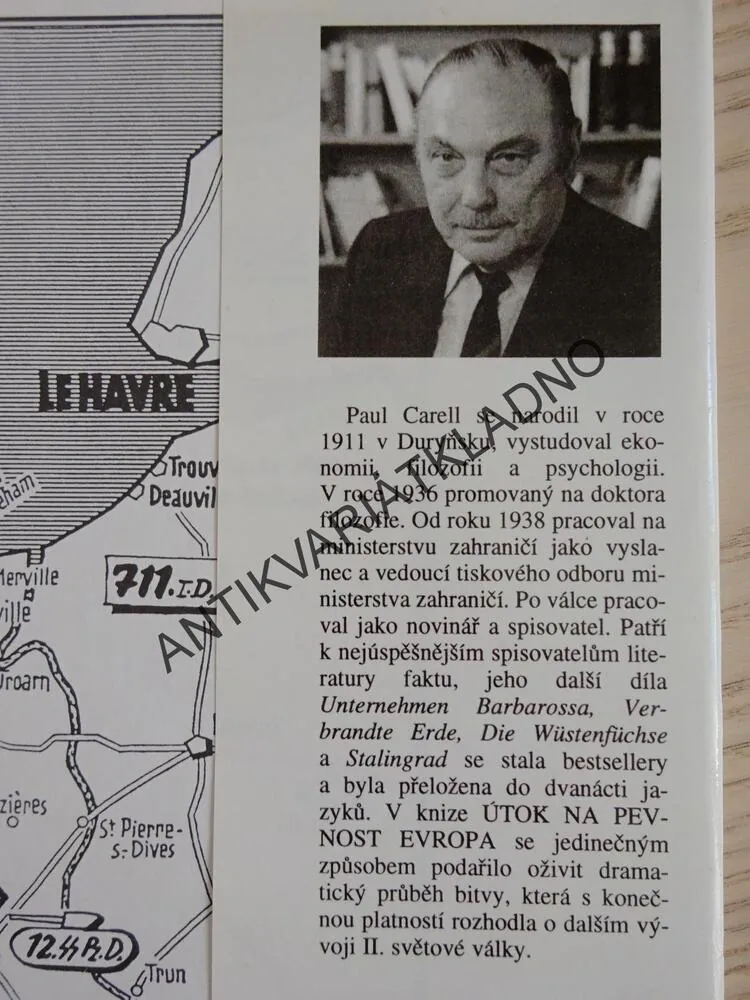 ÚTOK NA PEVNOST, PAUL CARELL, **an