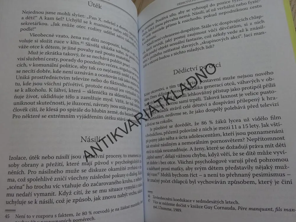 ŽENY, MILUJTE SVÉ MUŽE!, HIGUES DOLLIÉ, **an