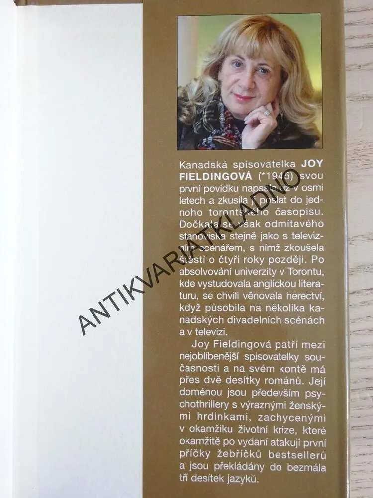 TEĎ NEPLAČ, JOY FIELDINGOVÁ, **an