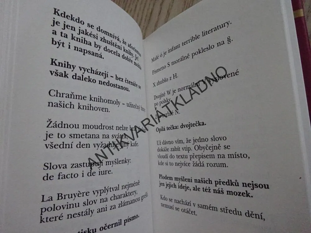 KLOBOUK MYŠLENEK, IVAN FONTANA, **an