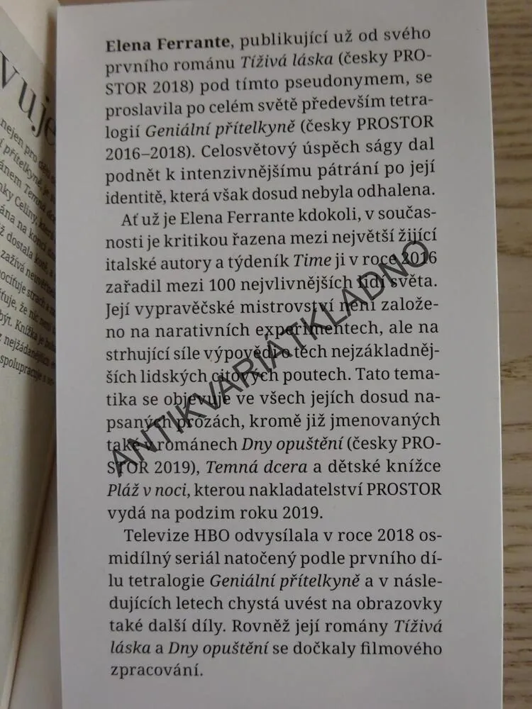 TEMNÁ DCERA, ELENA FERRANTE, **an