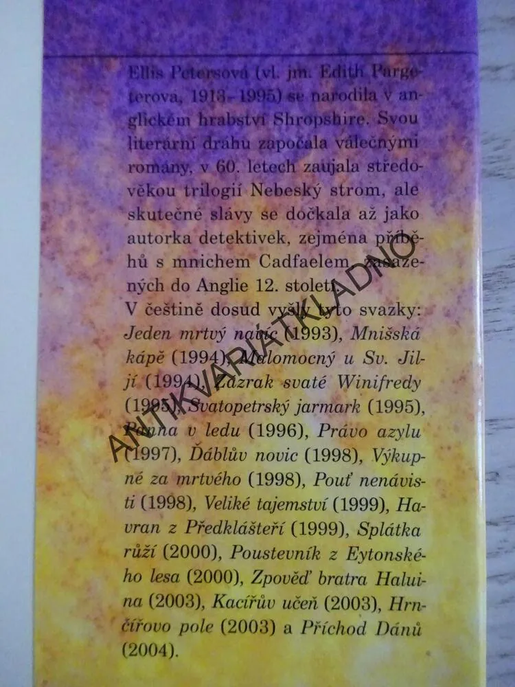 SVATÝ ZLODĚJ, ELLIS PETERSOVÁ, **an