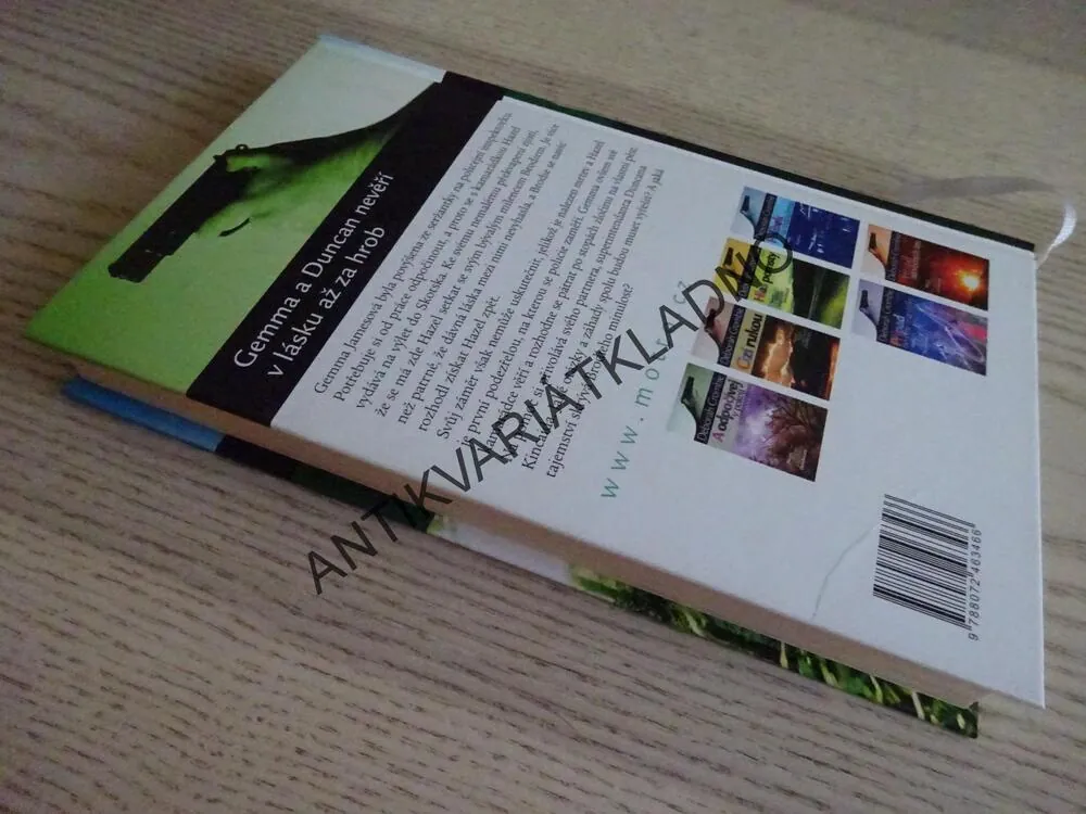 AŽ ZA HROB, DEBORAH CROMBIE, **an