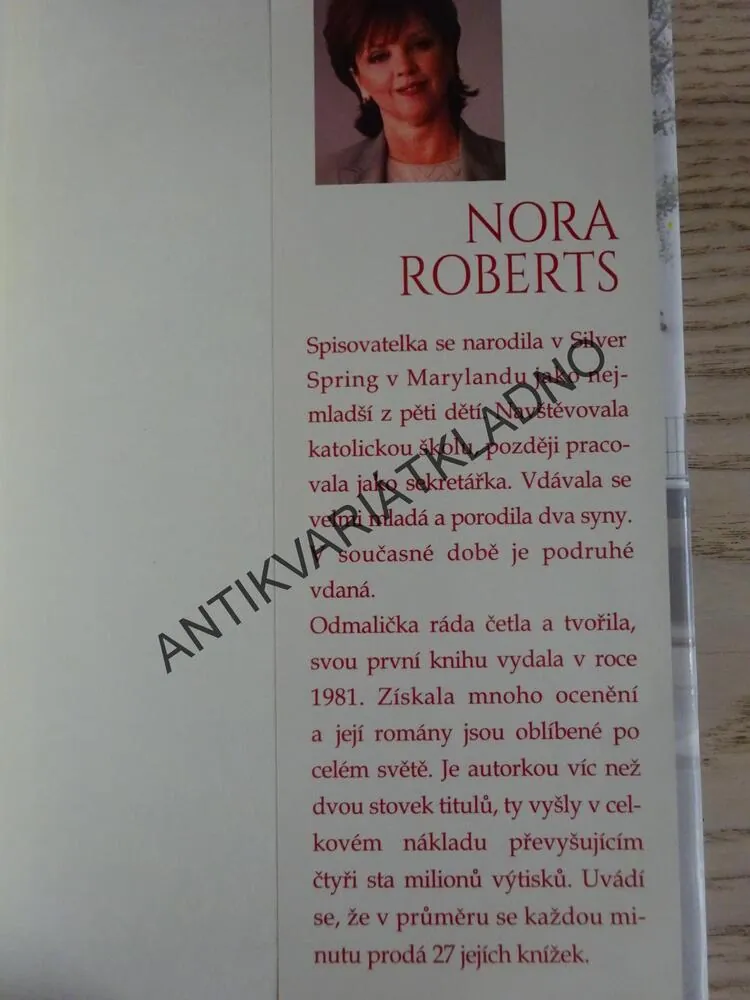ZÁVRAŤ VŠEDNÍCH DNŮ, NORA ROBERTS, **an