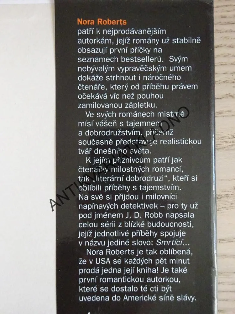BOŽSKÉ ZLO, NORA ROBERTS, **an