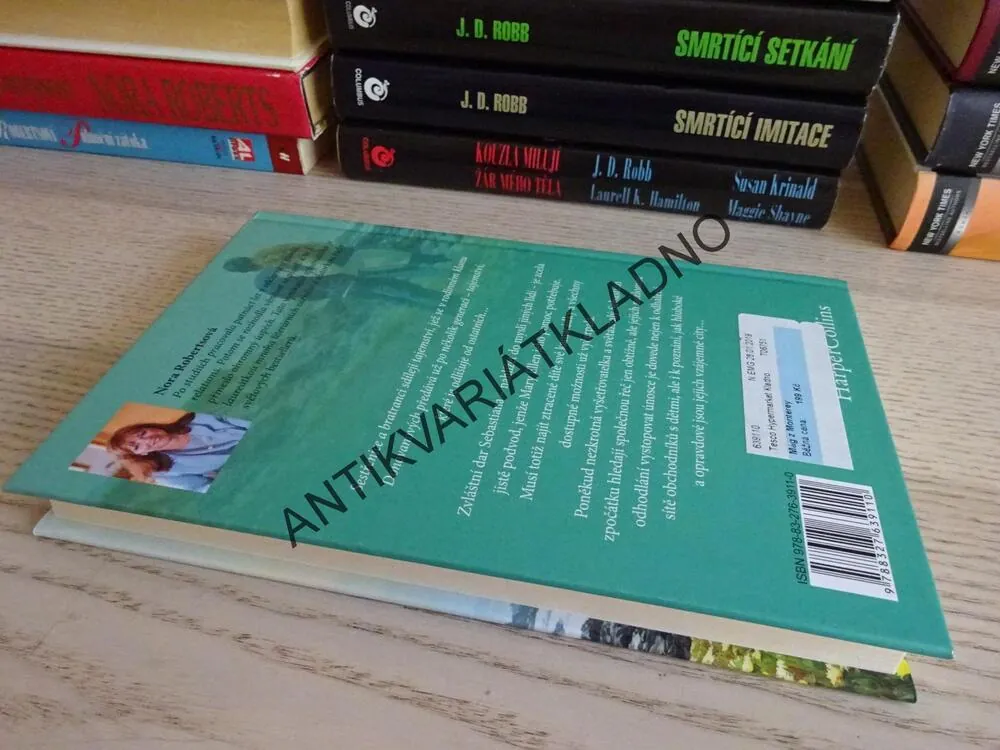 MÁG Z MONTEREY, NORA ROBERTS, **an