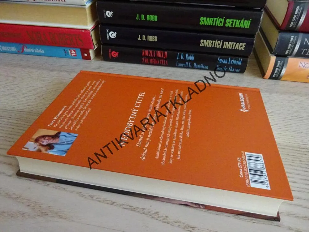 NEODBYTNÝ CTITEL, NORA ROBERTS, **an