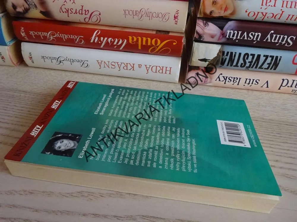 SMARAGDOVÁ JESKYNĚ, ELIZABETH LOWELLOVÁ, **an