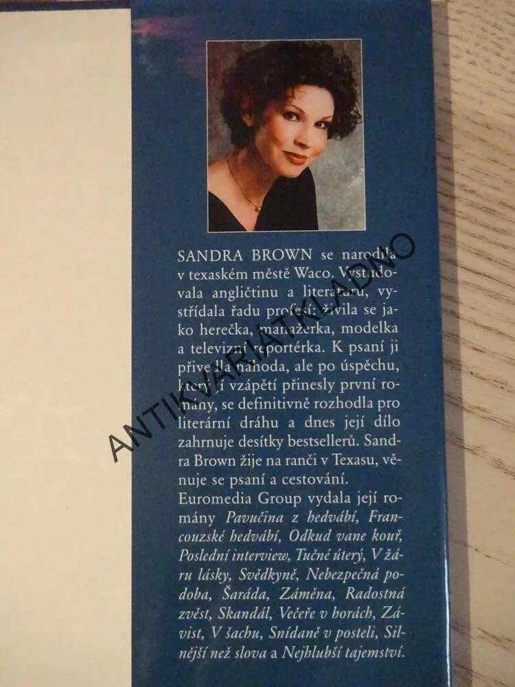 ZDRAVÍM TĚ, TEMNOTO, SANDRA BROWN, **an