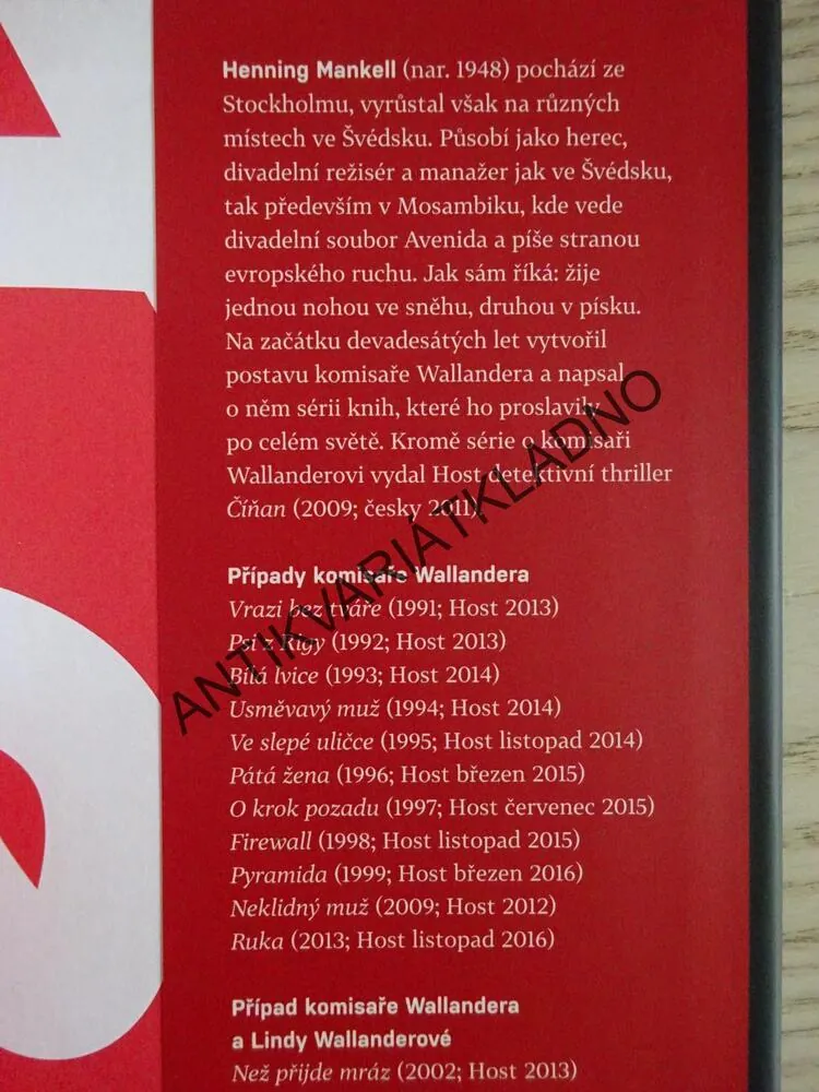 USMĚVAVÝ MUŽ, HENNING MANKELL, **an