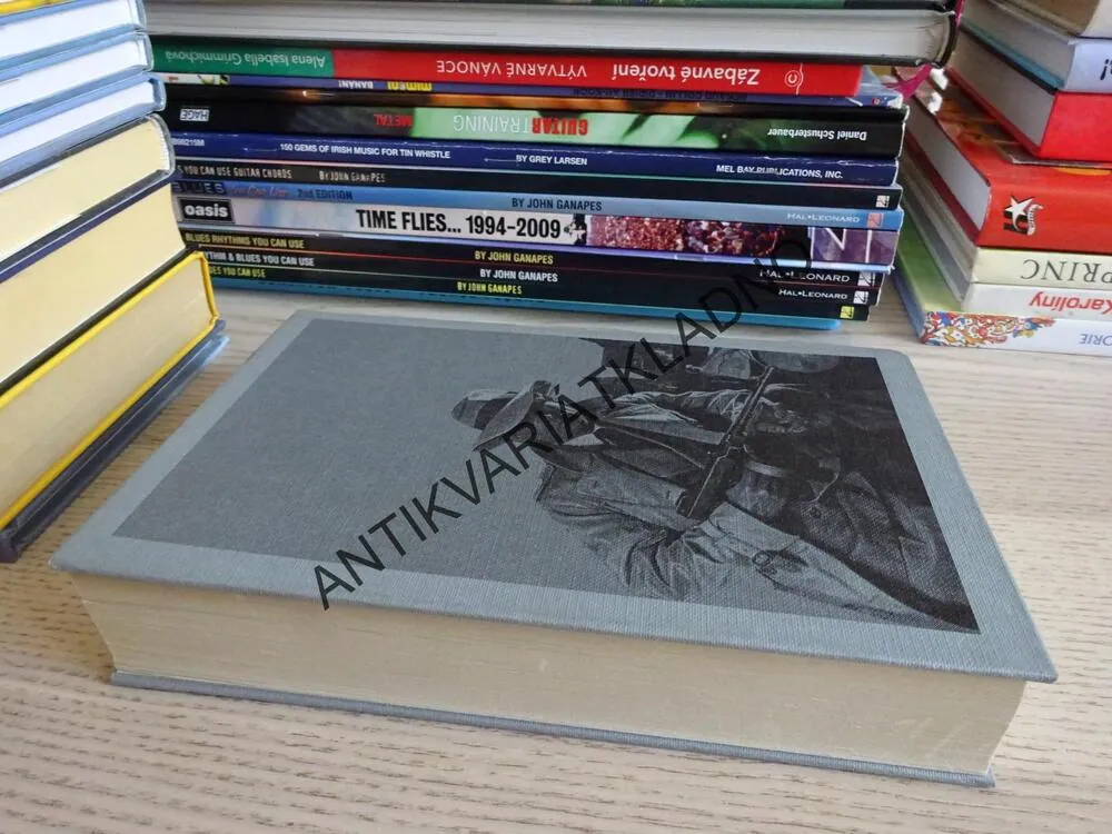 TŘI PŘÍPADY A NATHAN HELLER, MAX ALAN COLLINS, **an