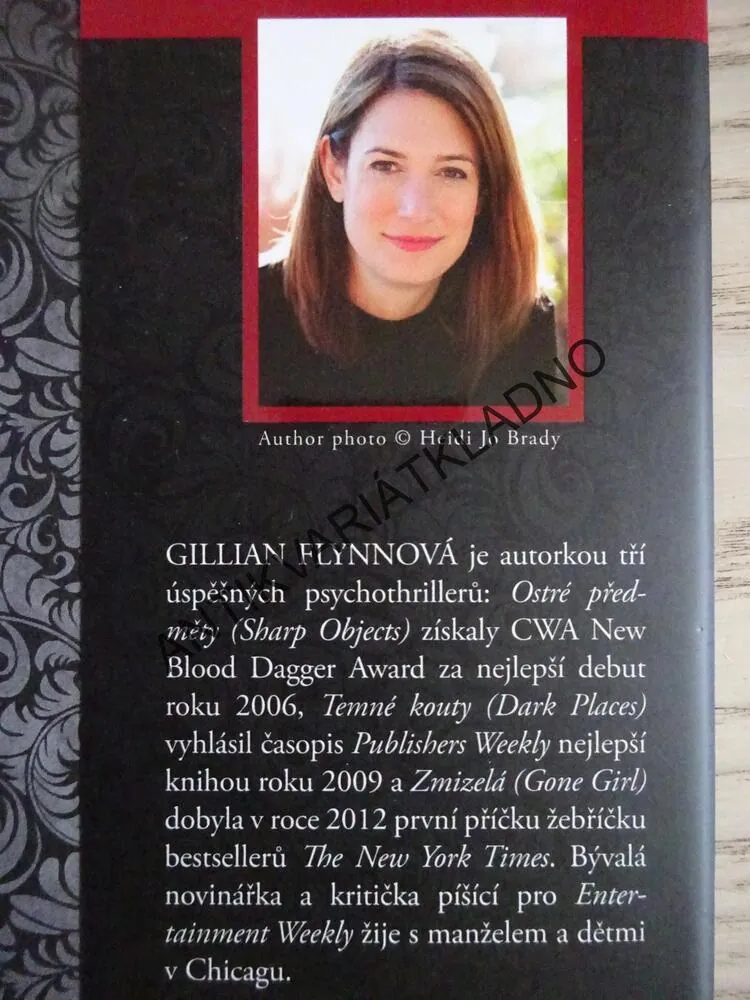 SKVRNA, GILLIAN FLYNNOVÁ, FLYNN, **an