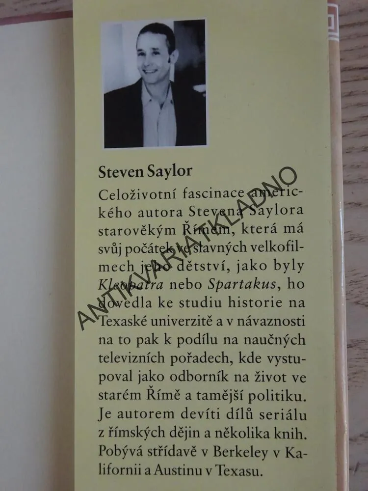 MLHAVÁ VĚŠTBA, STEVEN SAYLOR, **an