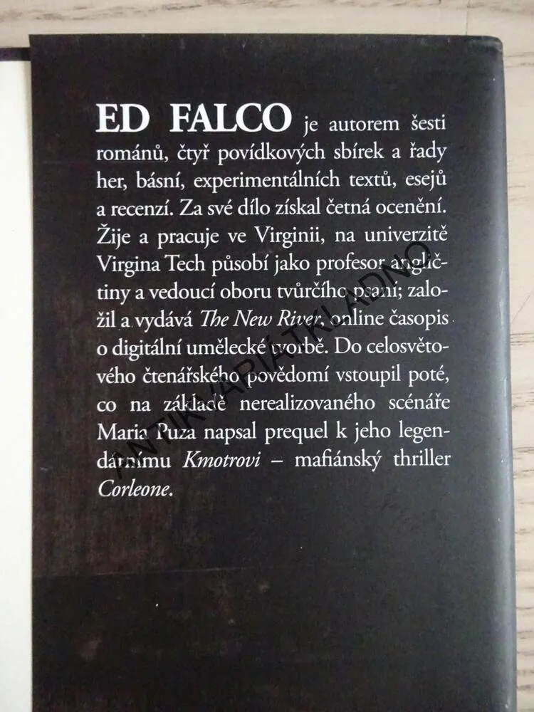 TVRĎÁCI, ED FALCO, **an