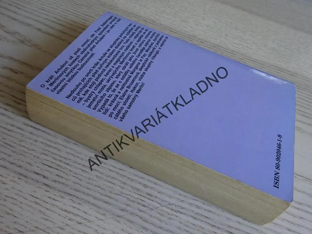 MERLINOVY KOSTI, FRED SABERHAGEN, **an