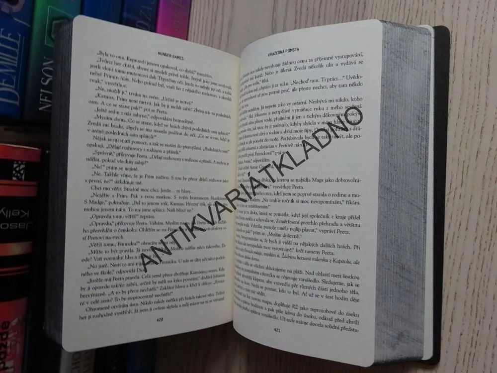 HUNGER GAMES, VRAŽEDNÁ POMSTA, SUZANNE COLLINSOVÁ, **an