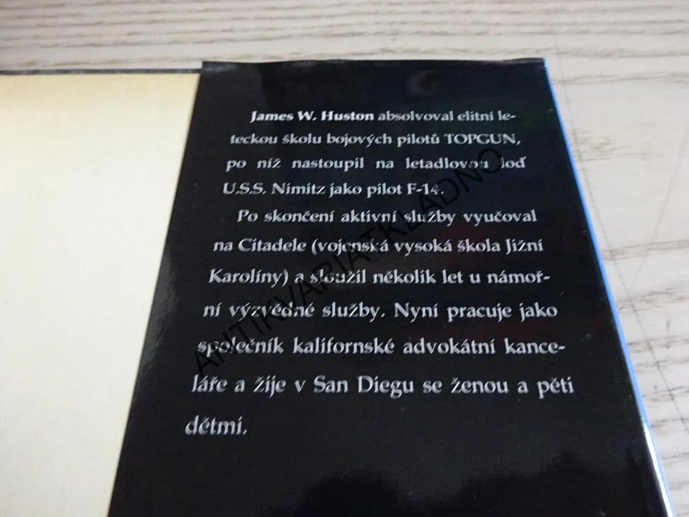 ROVNOVÁHA SIL, JAMES W. HUSTON, **an