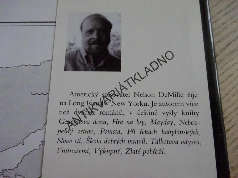 PÁD ZA SOUMRAKU, NELSON DEMILLE, **an
