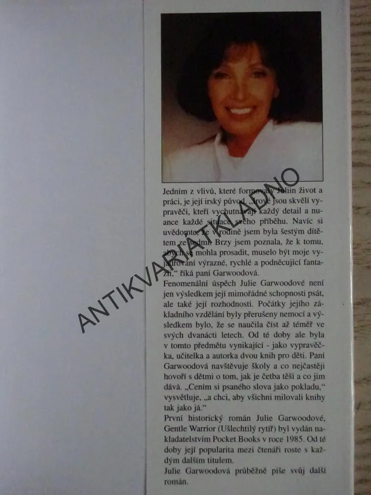 NEVĚSTA, JULIE GARWOOD, GARWOODOVÁ, **an