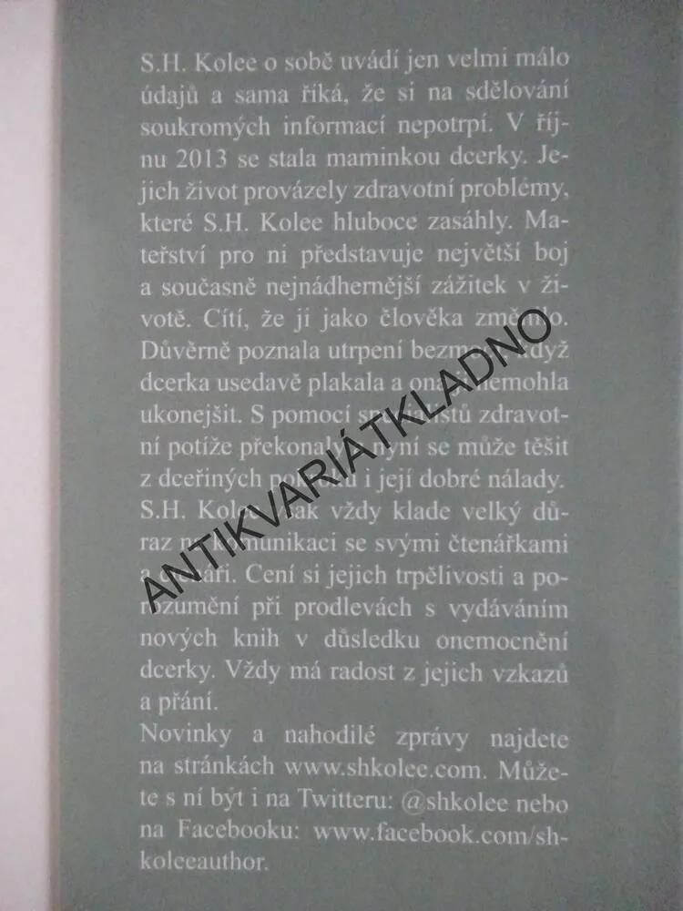 ZTRÁTA A ZRADA, S. H. KOLEE, **an