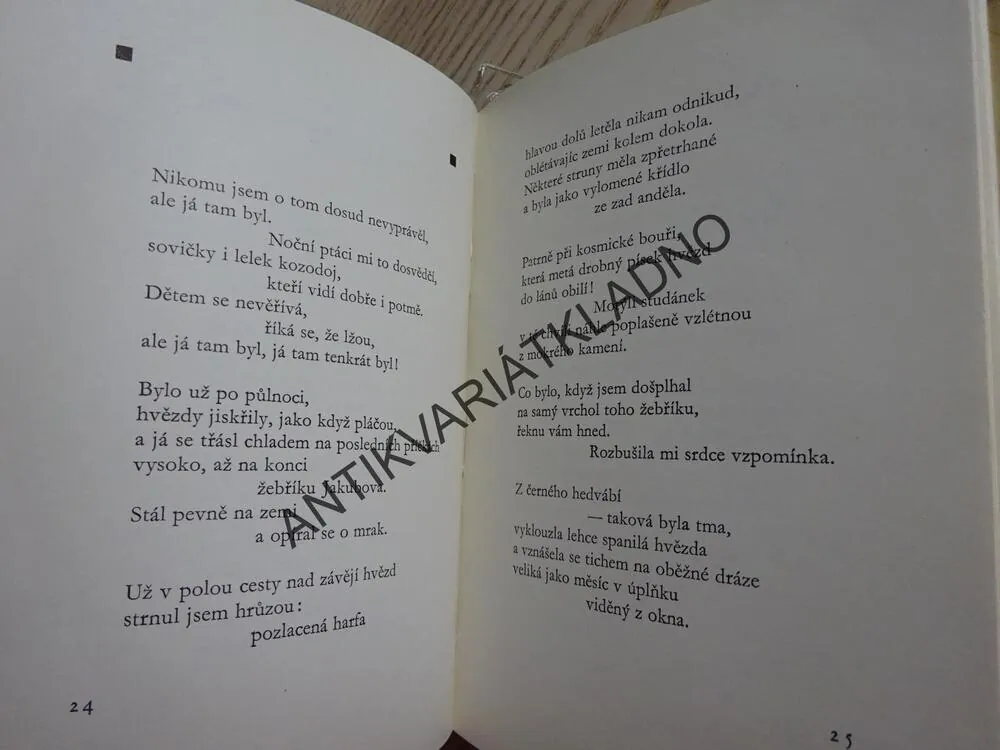 KONCERT NA OSTROVĚ, JAROSLAV SEIFERT, **an