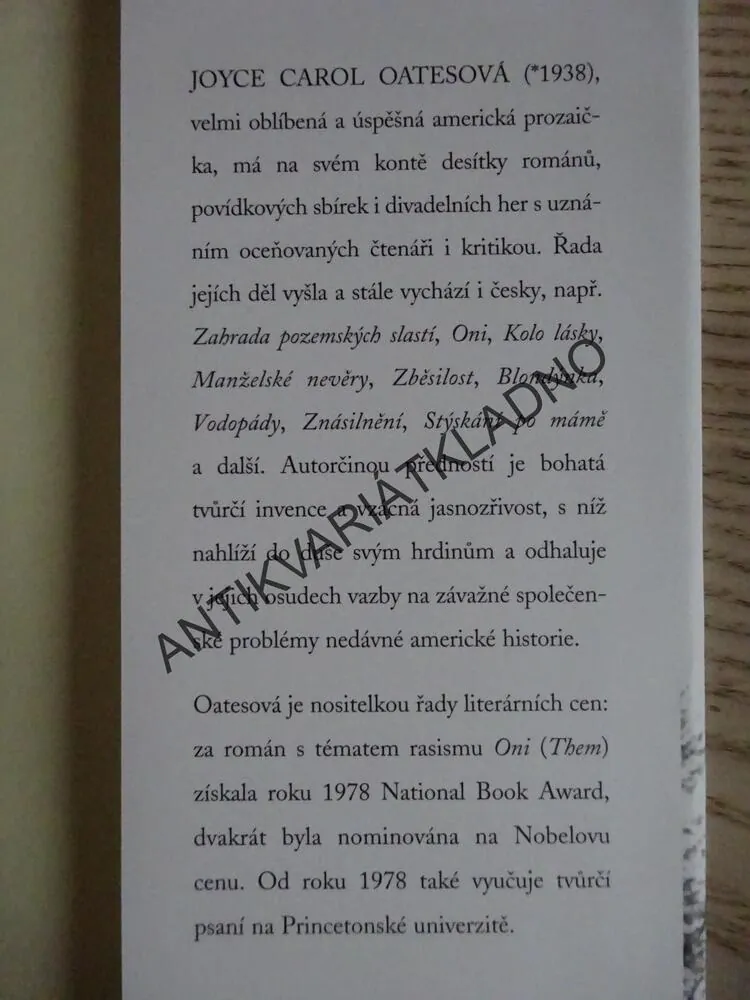 HROBAŘOVA DCERA, JOYCE CAROL OATESOVÁ, **an