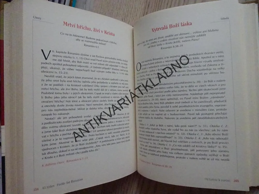 ROK S BIBLÍ, JOHN STOTT, **an