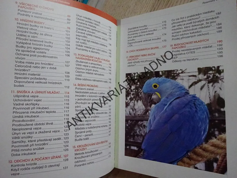 CHOV PAPOUŠKŮ, CHOVATELSKÁ PŘÍRUČKA, ROSEMARY LOW, **an