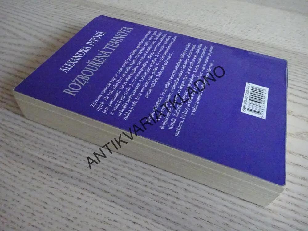 ROZBOUŘENÁ TEMNOTA, ALEXANDRA IVYOVÁ, **an