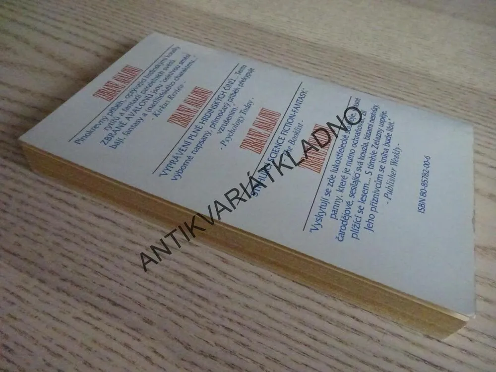 ZBRANĚ AVALONU, ROGER ZELAZNY, **an