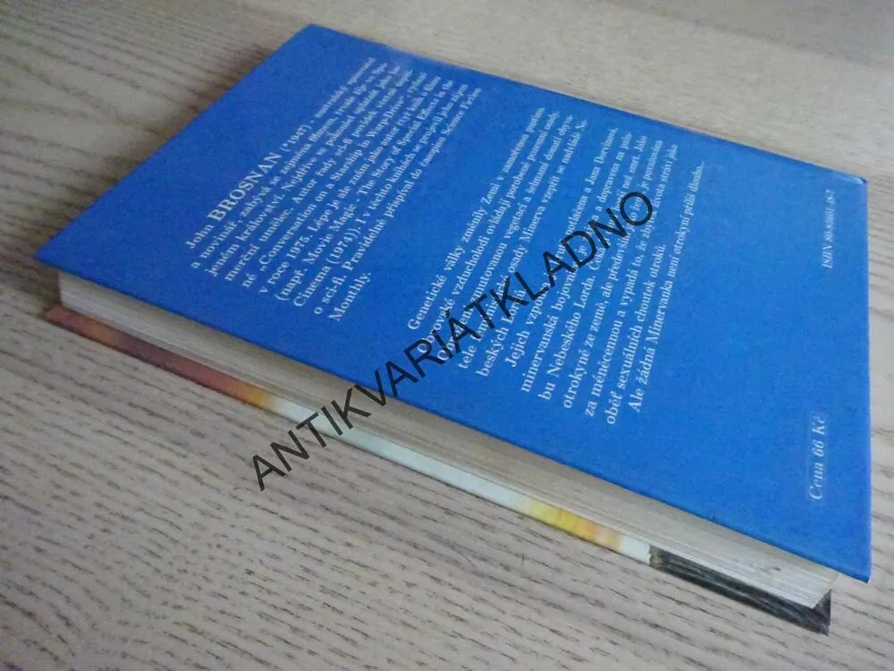 VLÁDCI Z NEBES, JOHN BROSNAN, **an