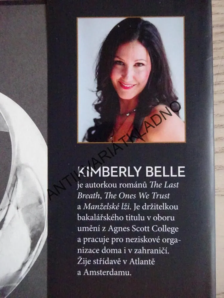 MANŽELSKÉ LŽI, KIMBERLY BELLE, **an