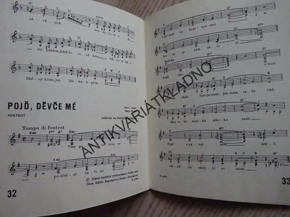 JEZERO DŘÍMÁ, ZPĚVNÍK, NOTY, TEXTY, 1 ks