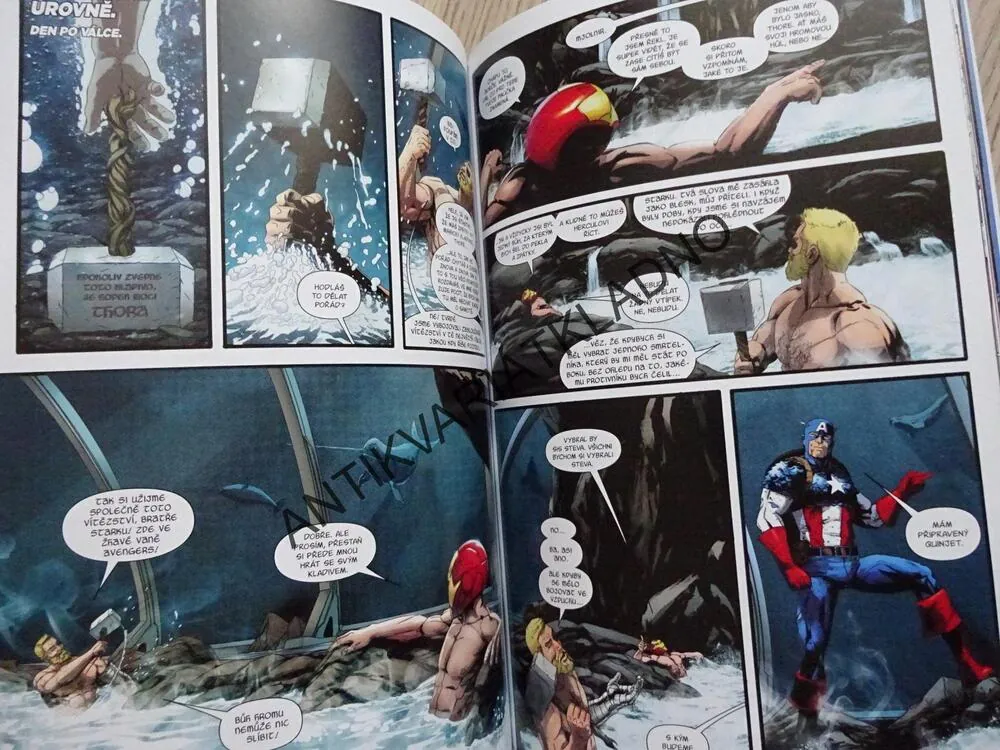 AVENGERS, NA POKRAJI VÁLKY ŘÍŠÍ, KOMIKS MARVEL, **an